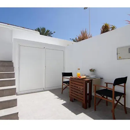 Charming 5 Min Walking From Apartment